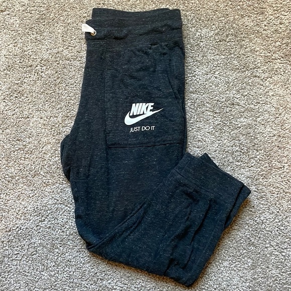 Nike cropped jogger sweatpants with drawstring waist - Picture 1 of 1
